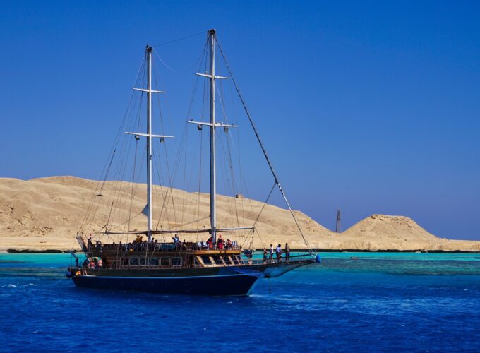 Escursione in veliero Pirates Premier da Sahl Hasheesh