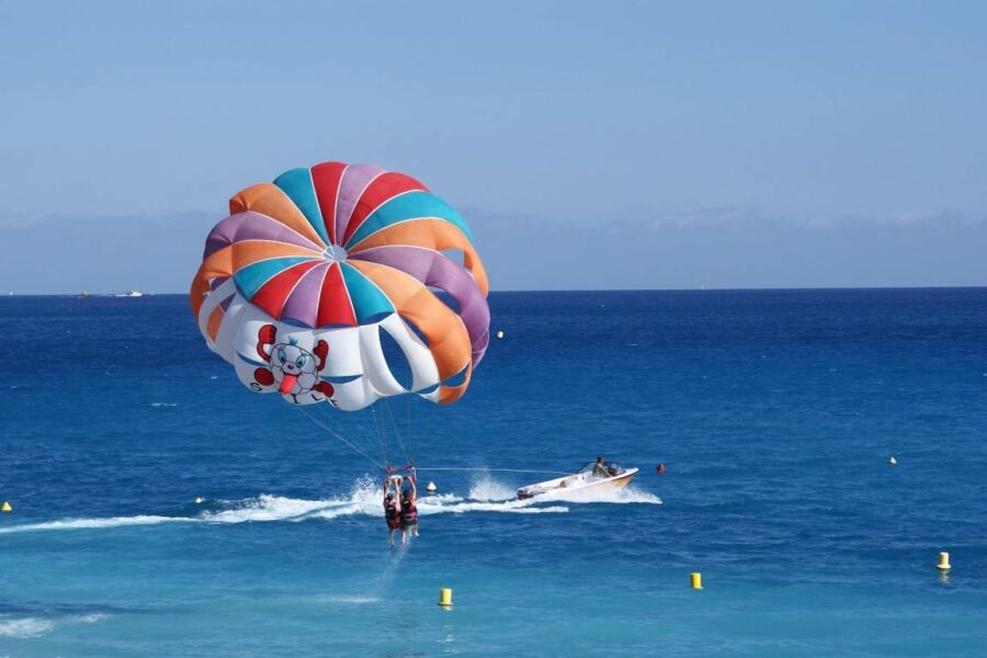 Parasailing a Makadi Bay